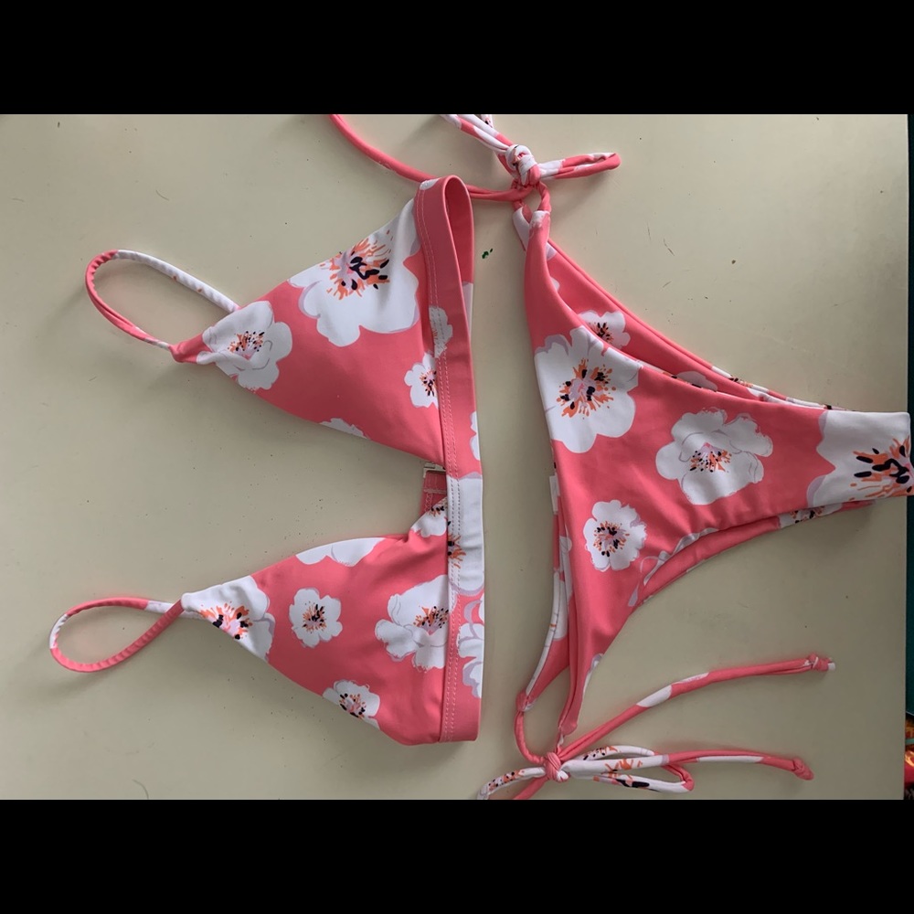 Never worn flower bikini (NWOT)